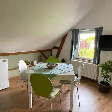 アパート Dachwohnung In Charmanter Stadtvilla In ヴンストルフ