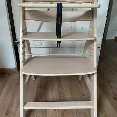 Dachwohnung In Charmanter Stadtvilla In アパート ヴンストルフ