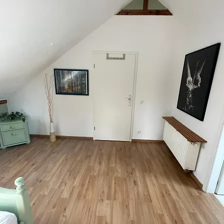Dachwohnung In Charmanter Stadtvilla In