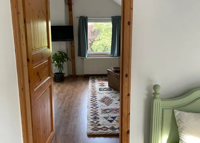 Dachwohnung In Charmanter Stadtvilla In Διαμέρισμα *