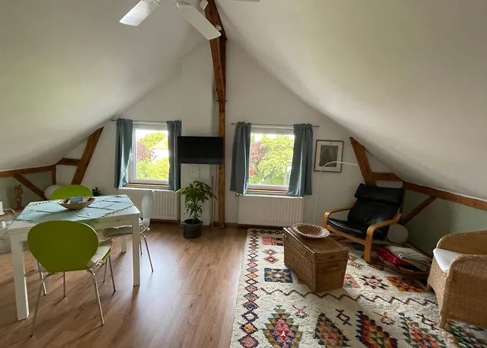 Dachwohnung In Charmanter Stadtvilla In Διαμέρισμα Wunstorf